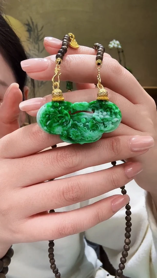 颈饰未镶嵌翡翠吊坠