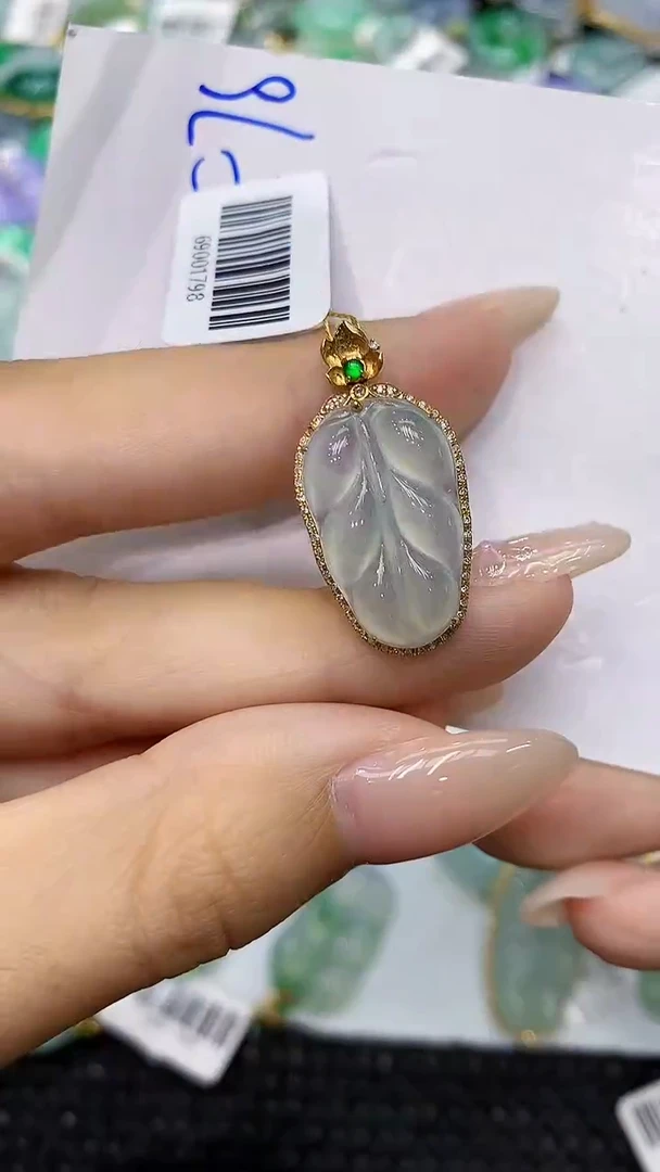 翡翠18K金镶嵌颈饰111111111111