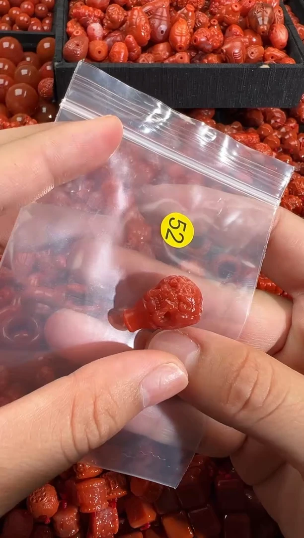 南红玛瑙未镶嵌颈饰1