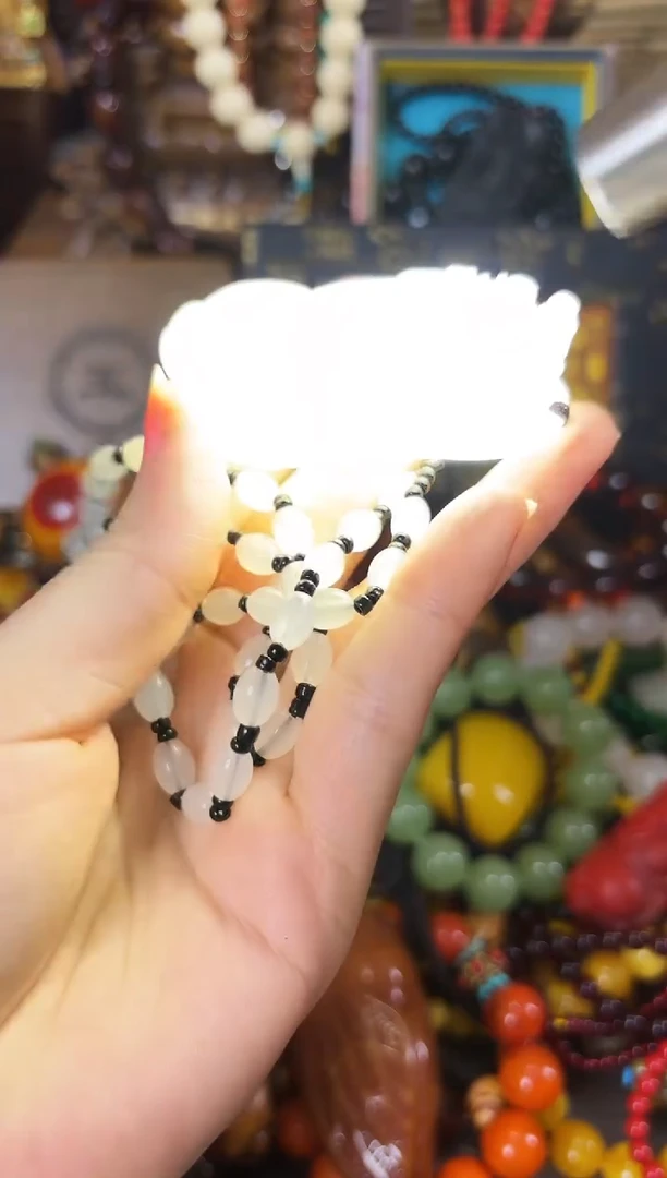 和田玉未镶嵌颈饰..................