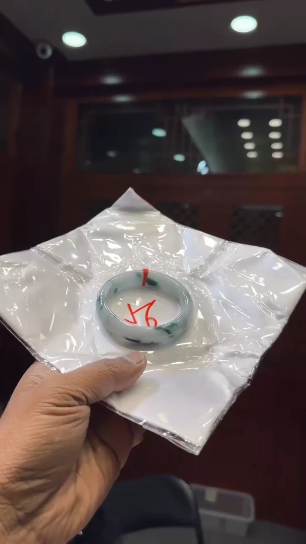 【闪购商品】翡翠手镯未镶嵌手镯