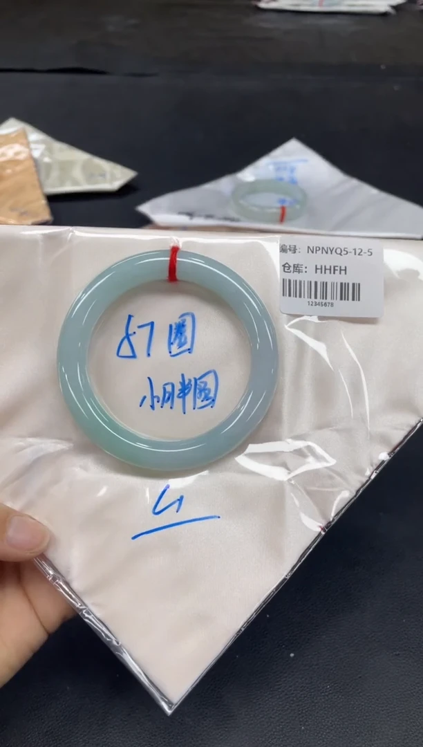 未镶嵌手镯翡翠翡翠手镯