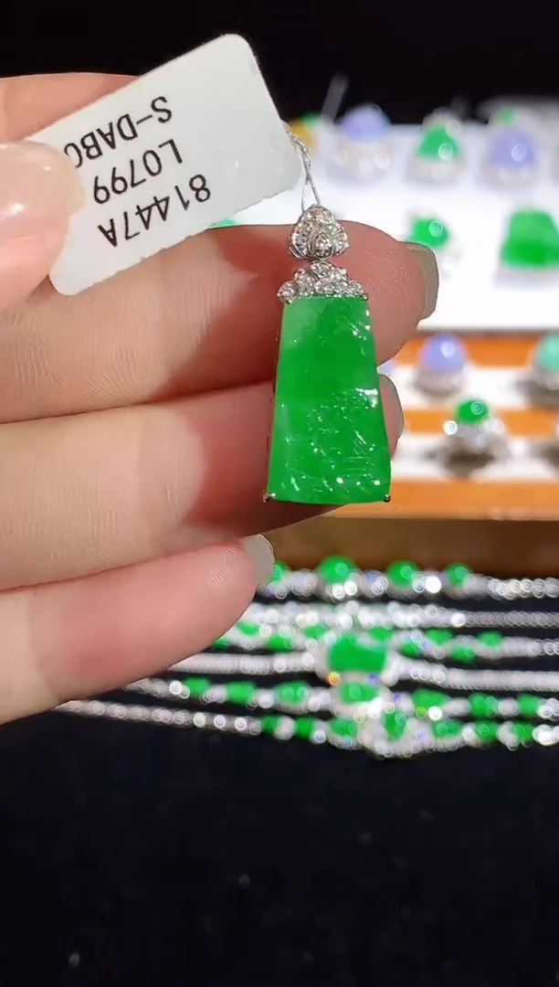 翡翠18K金镶嵌吊坠(不含链)L0799多样性发其一