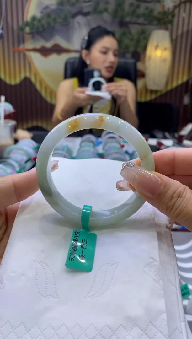 翡翠手镯未镶嵌多人00923