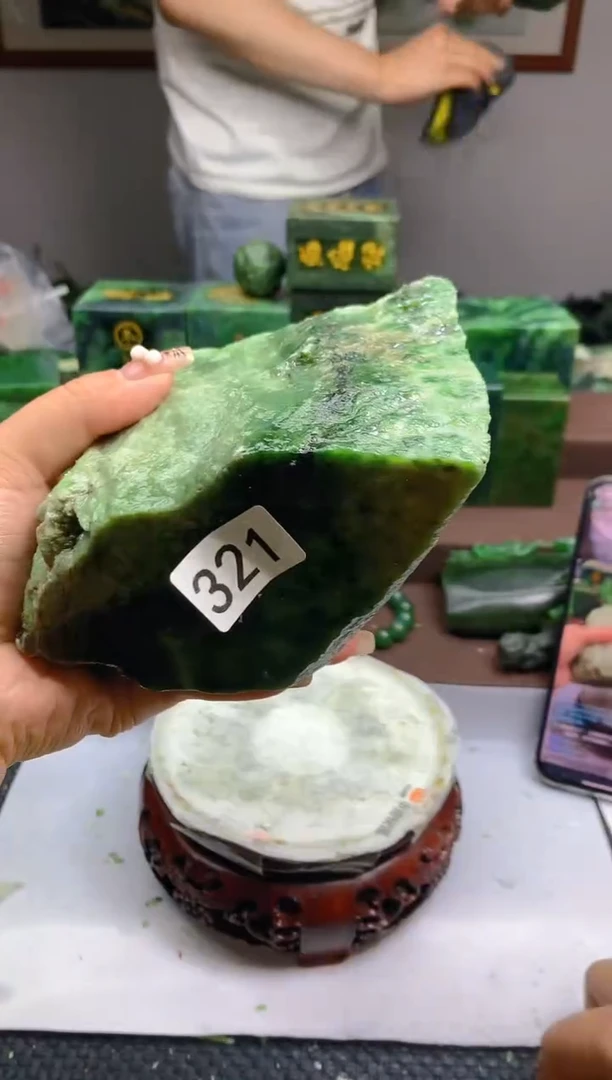 和田玉（碧玉）未镶嵌珠宝半成品321