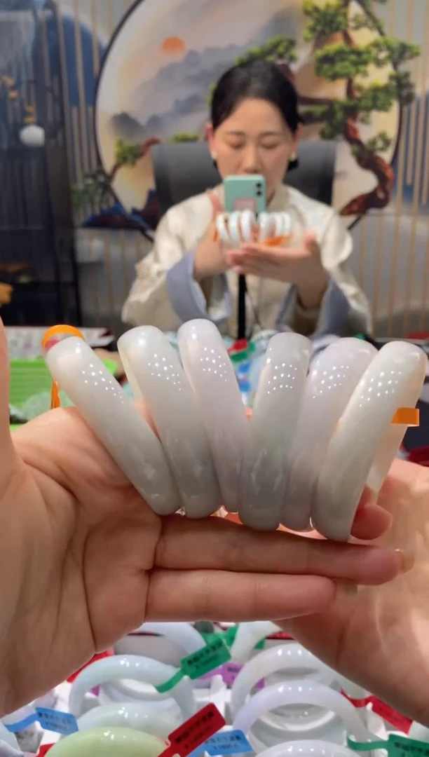 【闪购商品】翡翠手镯未镶嵌00003926多样性发货