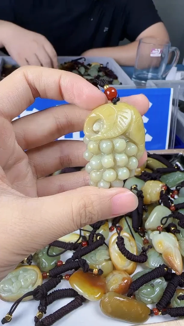 和田玉未镶嵌颈饰1