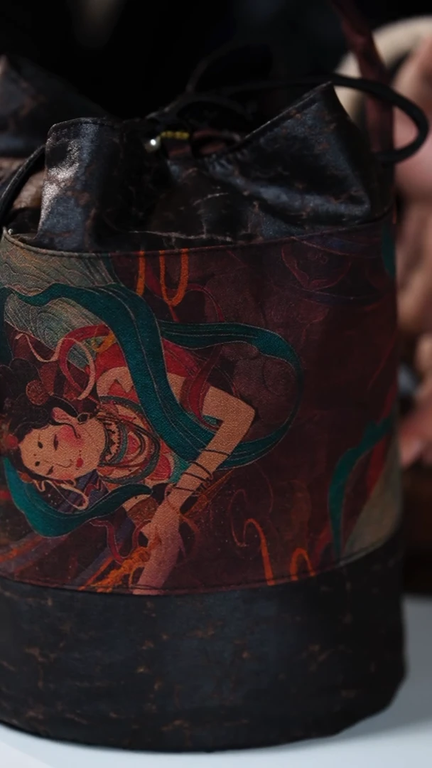 【闪购商品】CQ134香云纱拼接手提飞天