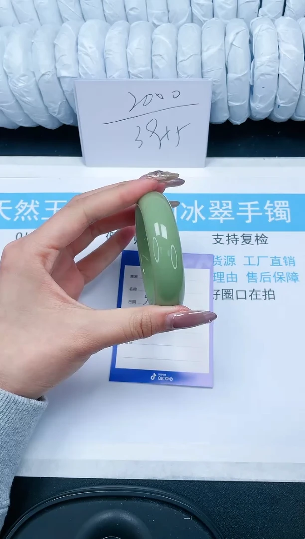 【闪购商品】石英质玉手镯未镶嵌54-56.3