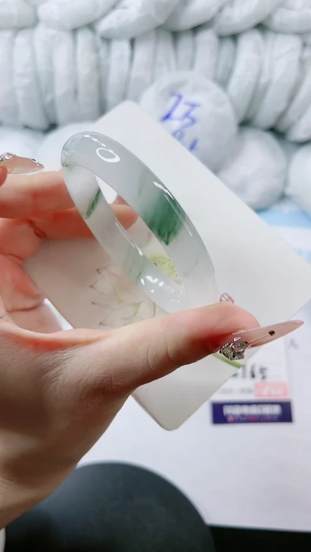 【闪购商品】石英质玉手镯未镶嵌多样性发货L165