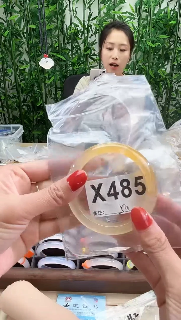 玛瑙/玉髓手镯未镶嵌x485