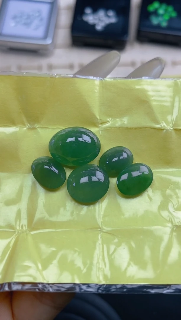 定制翡翠未镶嵌天然翡翠蛋面54