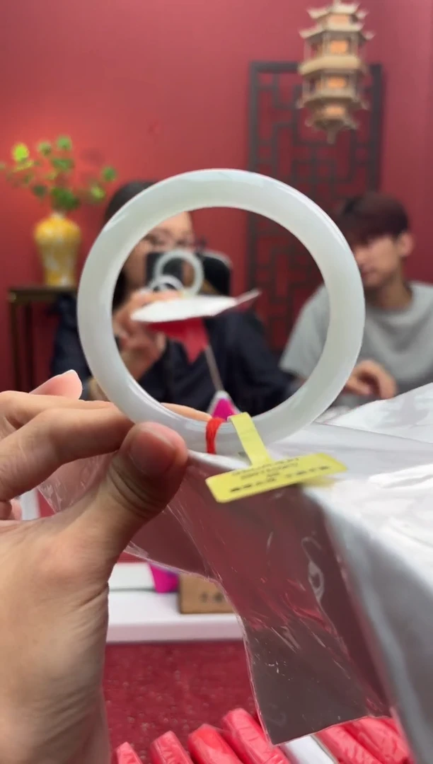 未镶嵌手镯（圆镯）翡翠翡翠手镯1