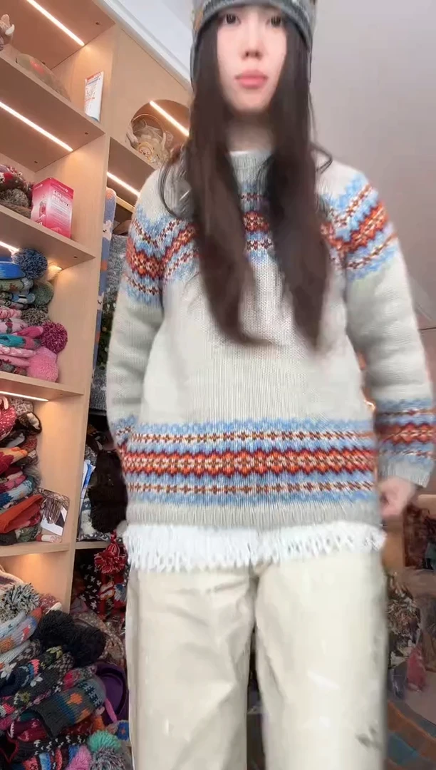 羊毛浅灰色套头毛衣