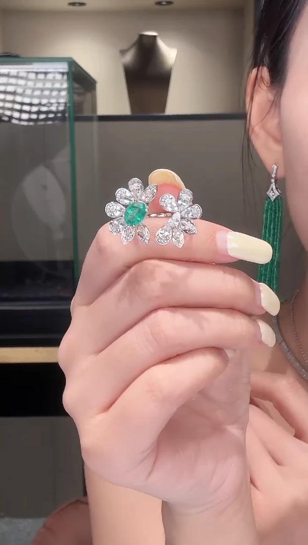 18K金镶嵌戒指祖母绿E1.00ct祖母绿戒指