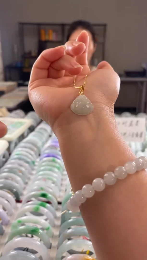 翡翠未镶嵌颈饰多样性发一