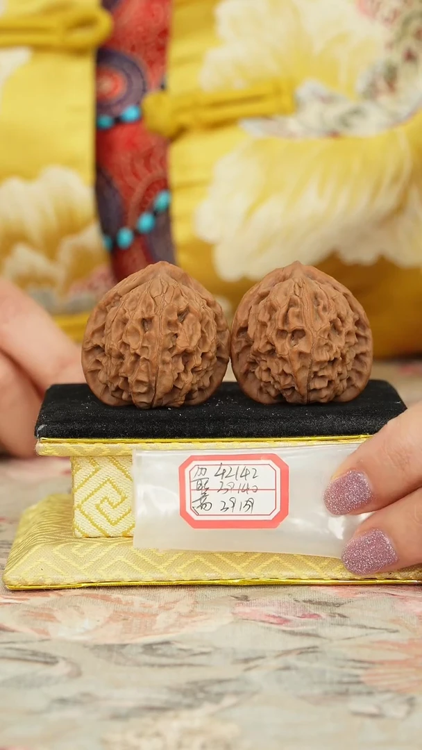 【闪购商品】文玩核桃把件非嫁接元宝微修