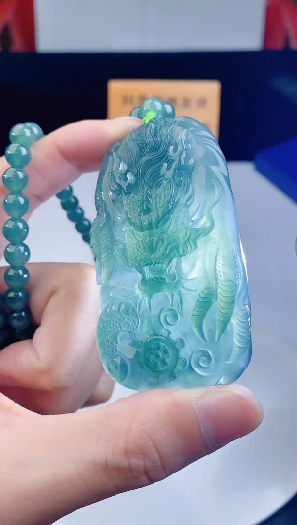 颈饰未镶嵌翡翠