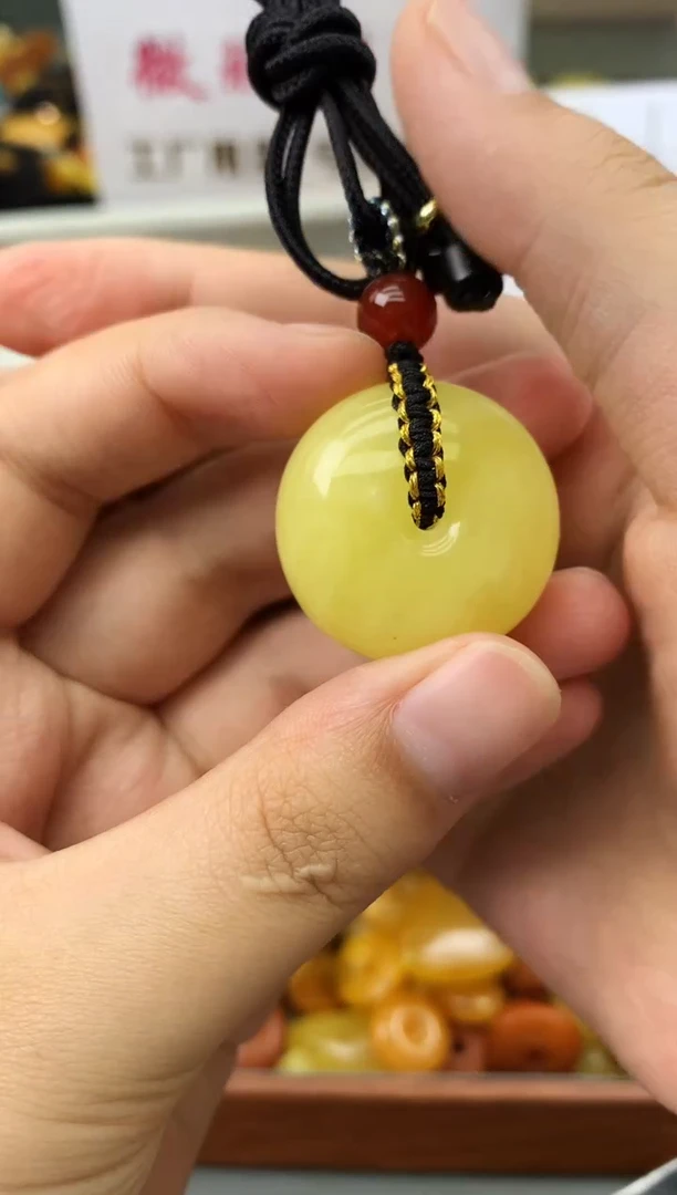 未镶嵌琥珀珠宝奇石85