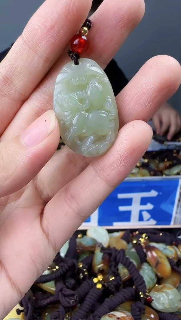 和田玉未镶嵌颈饰1