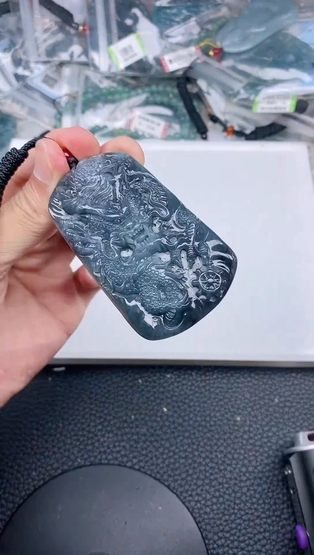 颈饰未镶嵌翡翠
