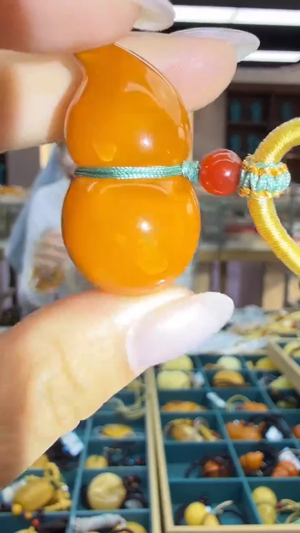 琥珀颈饰未镶嵌173秒拍号 假一罚三