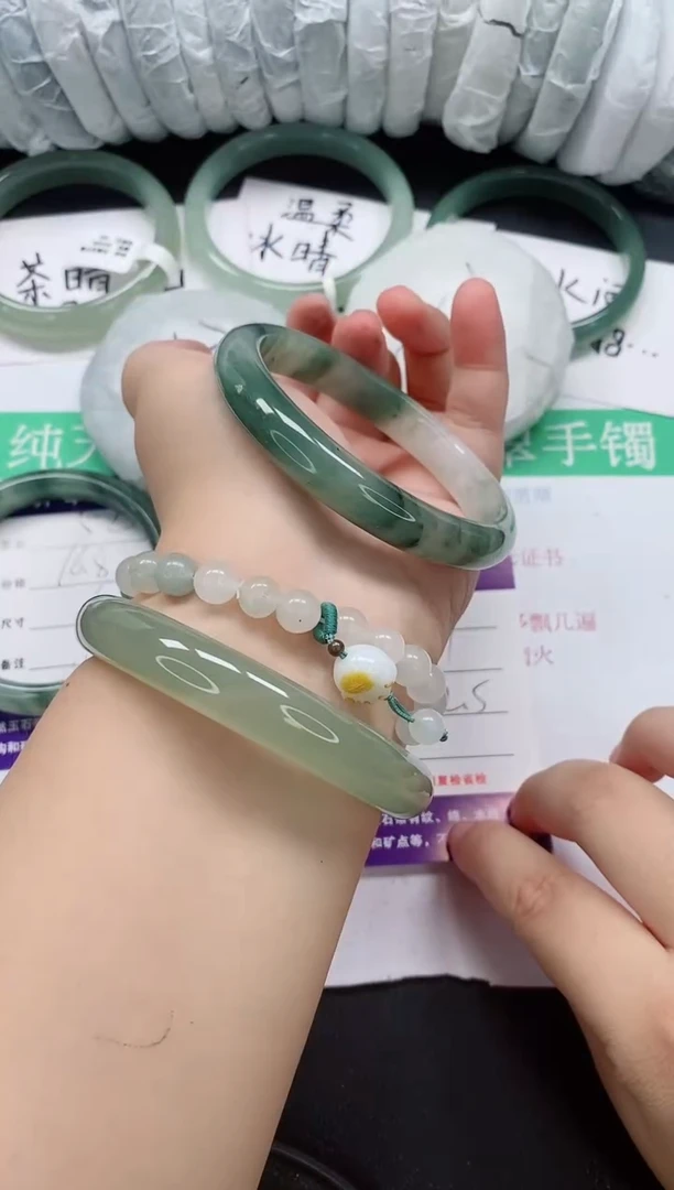 未镶嵌手镯石英质玉53/62-63