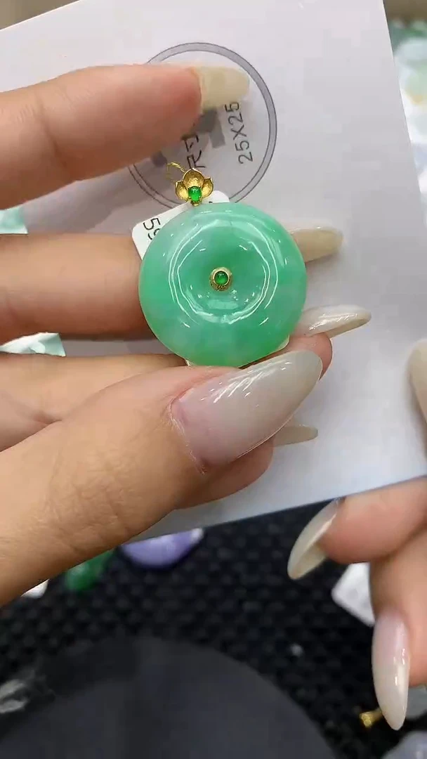 颈饰18K金镶嵌翡翠111111111111