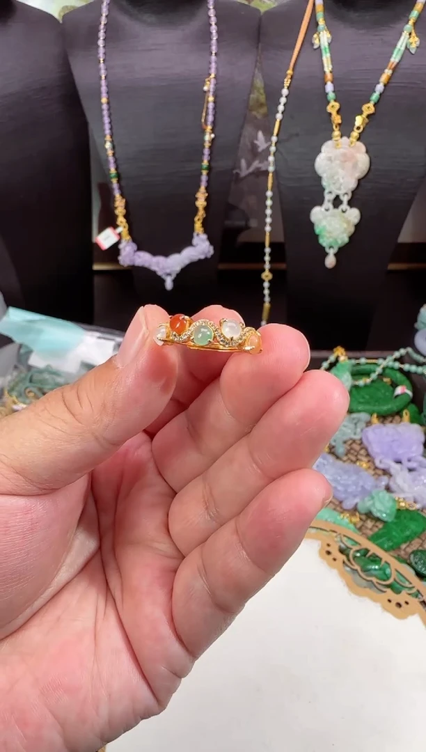 【闪购商品】翡翠颈饰未镶嵌牌子