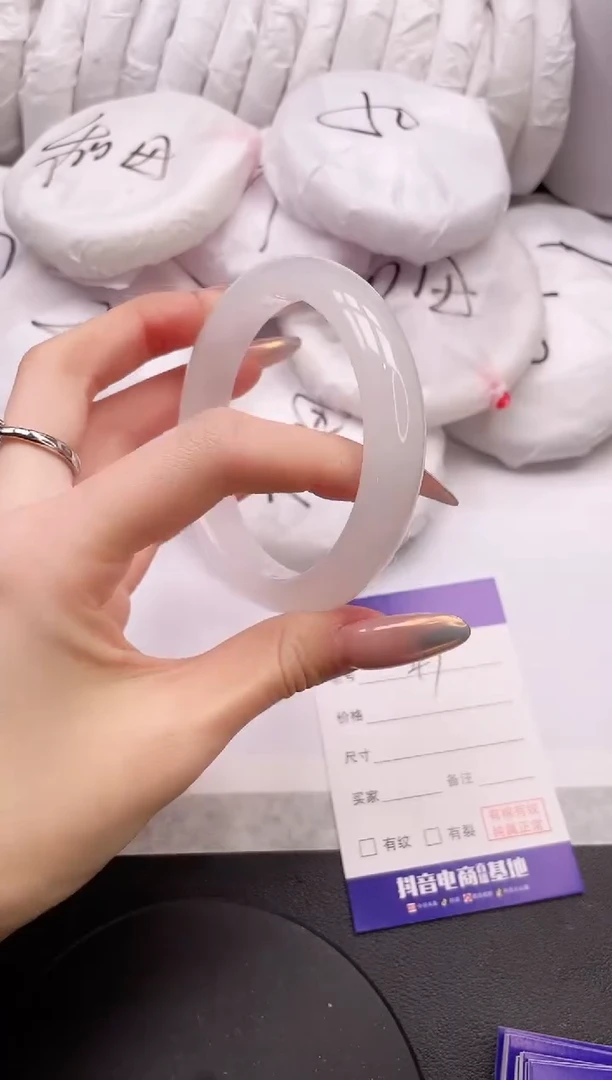 【闪购商品】石英质玉手镯未镶嵌19L47-60