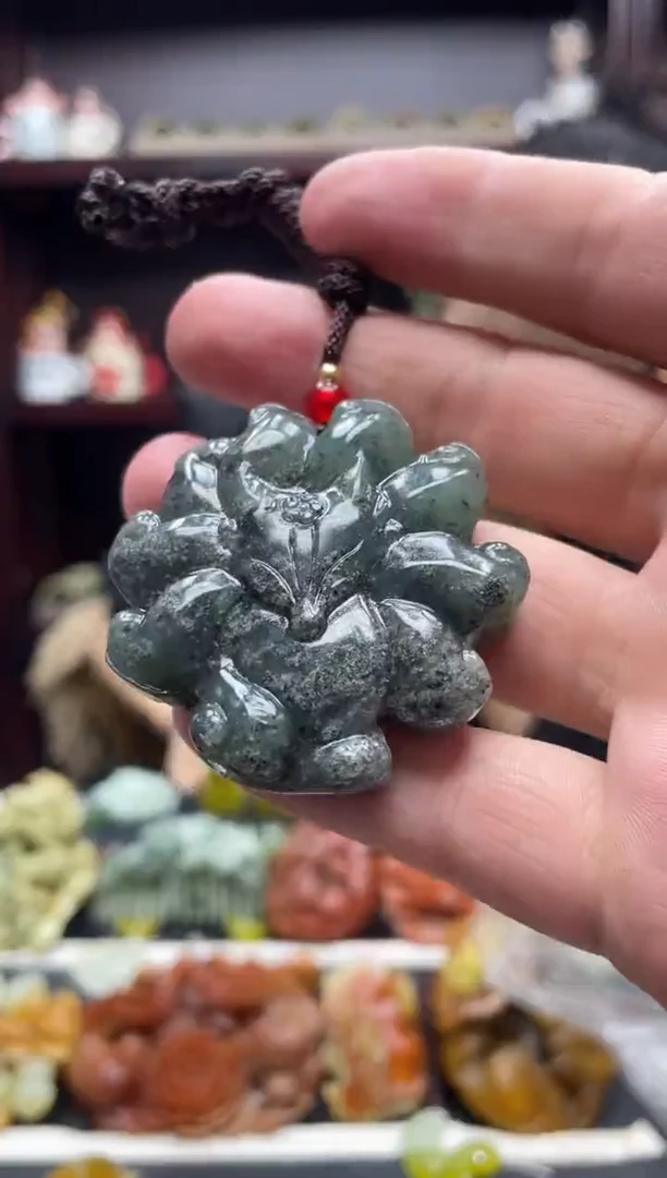 岫玉未镶嵌吊坠·