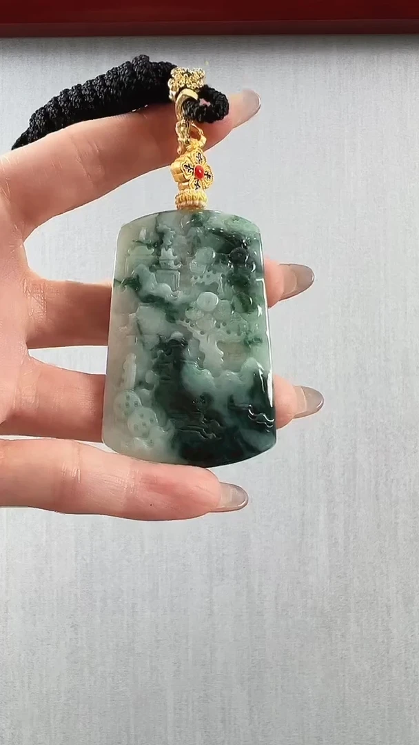 翡翠未镶嵌颈饰山水