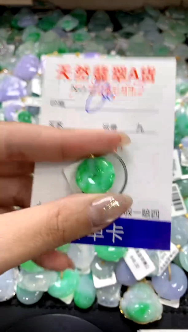 颈饰18K金镶嵌翡翠1111111111111111