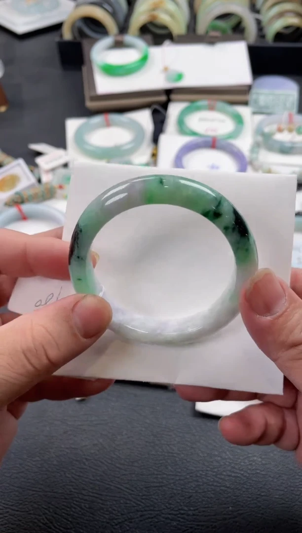 【闪购商品】翡翠手镯未镶嵌有纹裂