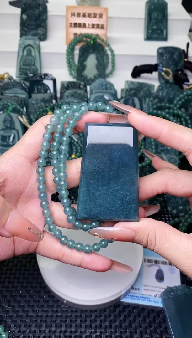 颈饰未镶嵌翡翠