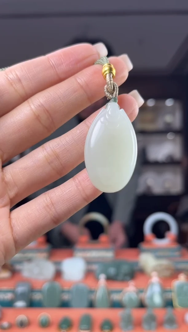 颈饰未镶嵌和田玉佩佩