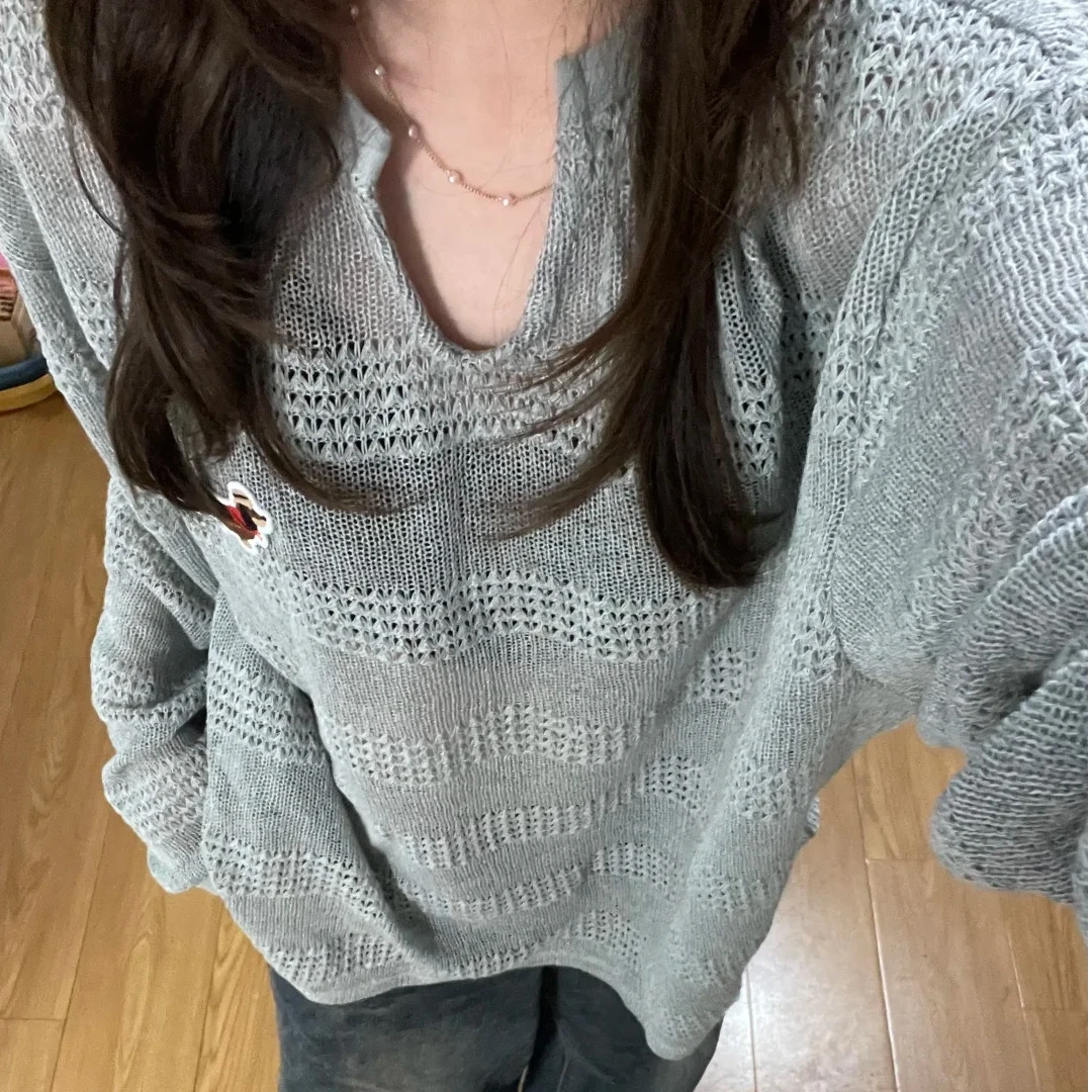 灰色镂空v领腊肠狗刺绣针织罩衫女春夏轻薄t恤慵懒风长袖防晒上衣