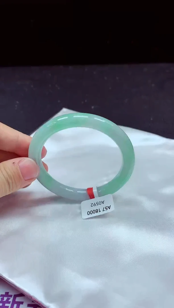 【闪购商品】翡翠手镯未镶嵌镯子57+