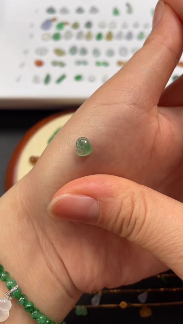 吊坠(不含链)18K金镶嵌翡翠一个JK703