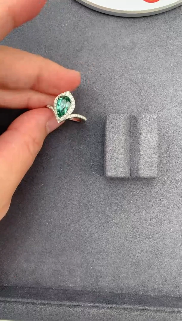 【闪购商品】碧玺戒指18K金镶嵌1.ct绿碧玺戒指