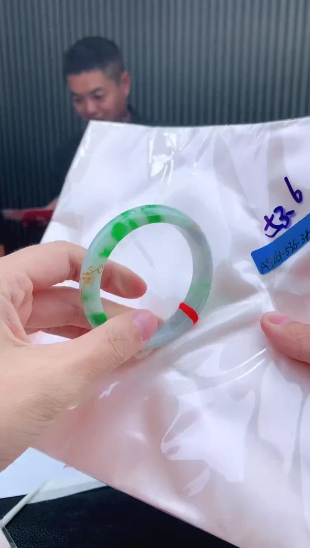 未镶嵌手镯翡翠53+