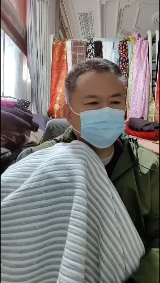 浅灰白立体条柔软布料