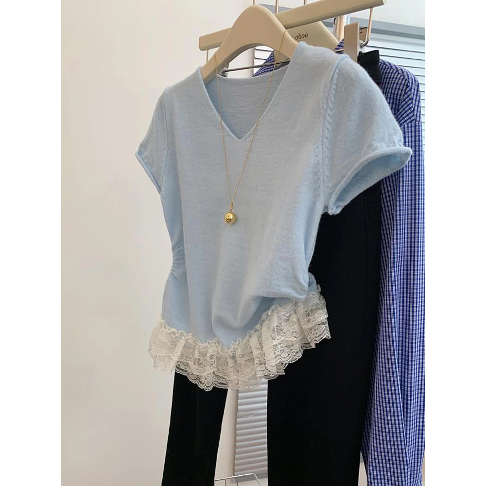 韩系小众设计感蓝色V领短袖T恤女夏季超好看时髦轻奢蕾丝拼接上衣