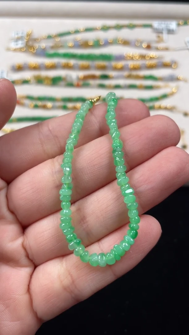 18K金镶嵌手链翡翠一条   P380
