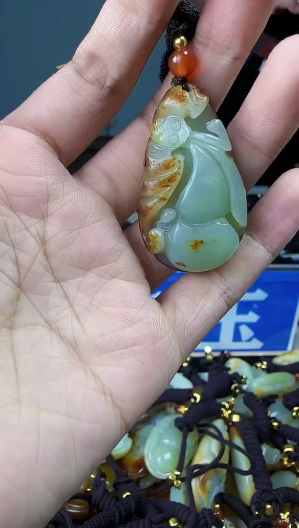和田玉未镶嵌颈饰1