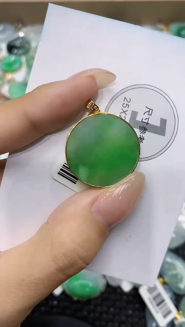 颈饰18K金镶嵌翡翠111111111111