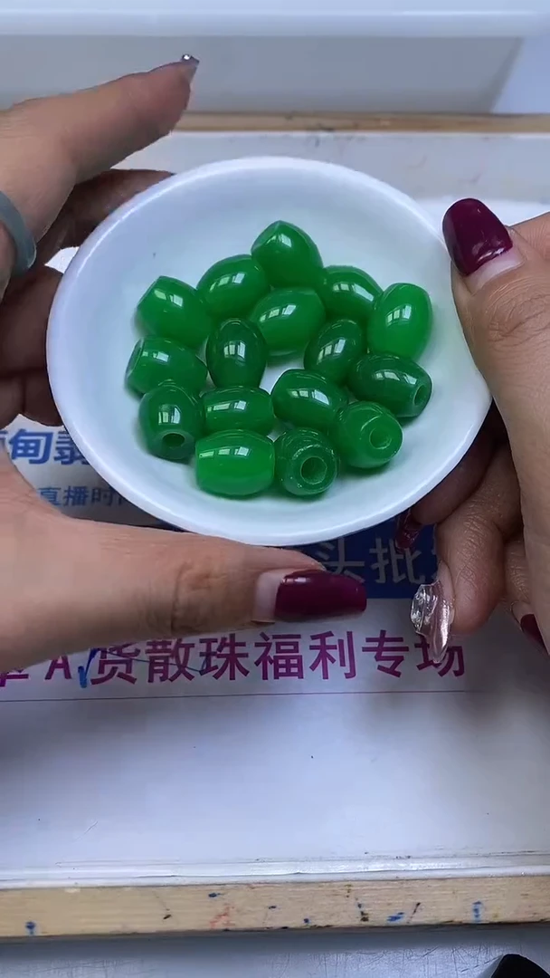 未镶嵌散珠石英质玉E566菠菜绿路路通14*14mm 2个9.9元