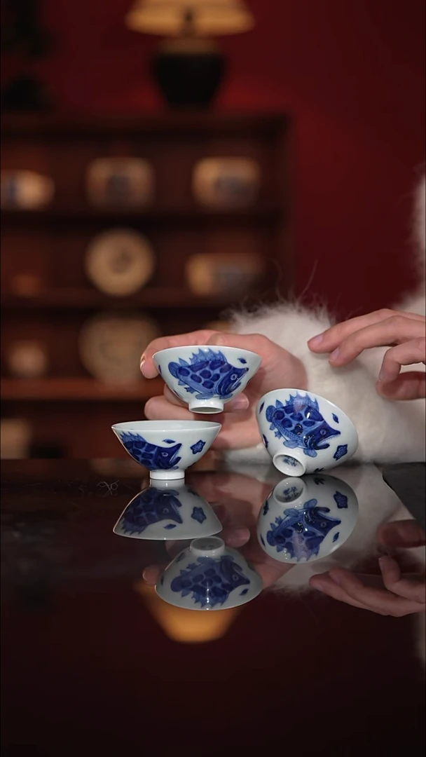 景德镇纯手工手绘柴窑青花斗笠杯桃花鳜鱼