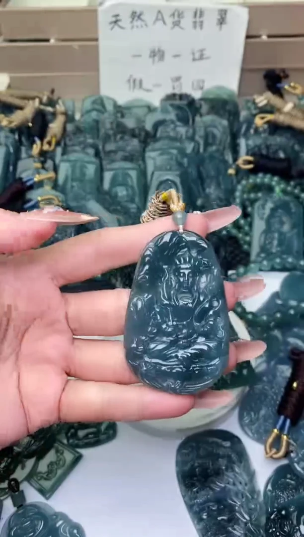 颈饰未镶嵌翡翠