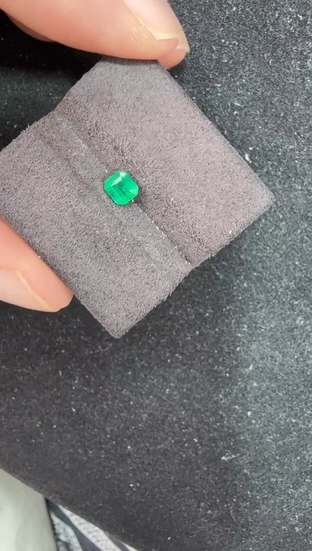 未镶嵌定制定制祖母绿豆****芽天然0.42克拉